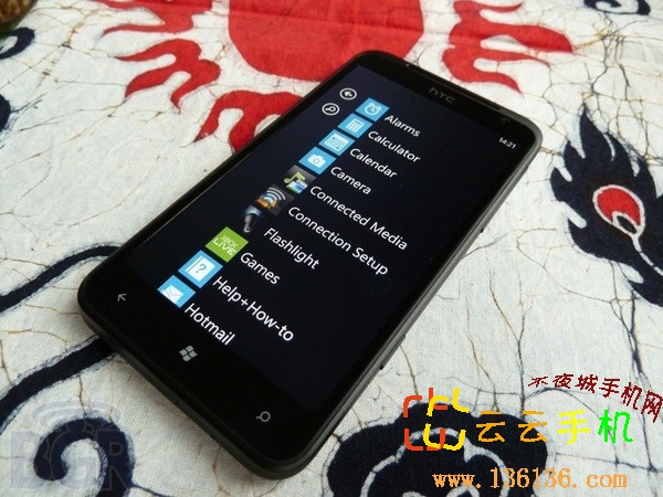 4.7߶WP7»콢 HTC Titanͼ