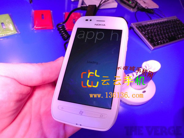 »WP7 ɫŵLumia 710ͼ