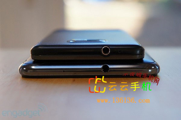 ׿ GALAXY Note vs GALAXY SII