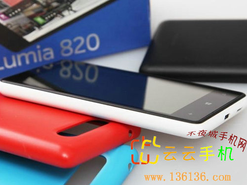 4.3WP8˫˻ ŵLumia 820ͼ