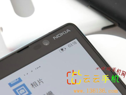 4.3WP8˫˻ ŵLumia 820ͼ