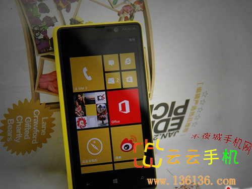 ɫ˫WP8콢 ŵLumia 820ͼ