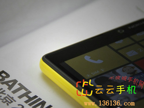 ɫ˫WP8콢 ŵLumia 820ͼ