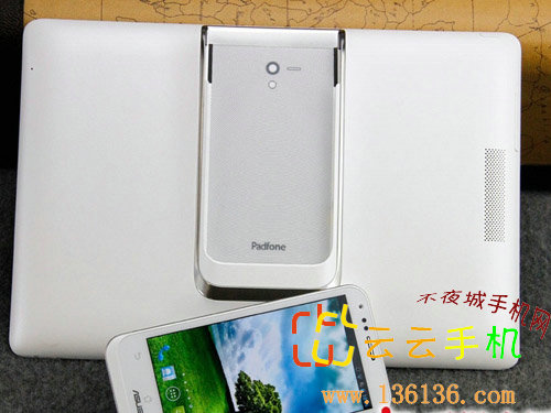 4.7ɫĺǿ ˶PadFone 2ͼ