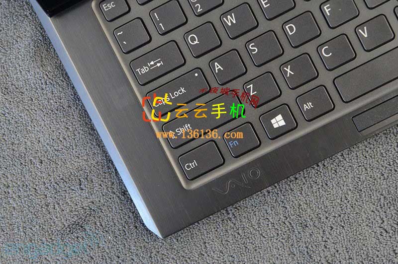 VAIO Duo 11һƽԣӵв໬ʽ̵ʮ㣬صWindows 8ϵͳVAIO Duo 11õ11.6Ӣʾֱʸߴ19201080أʾЧǳɫͬʱ֧10Ǵء