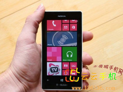 4˫WP8 ŵLumia 521ͼ