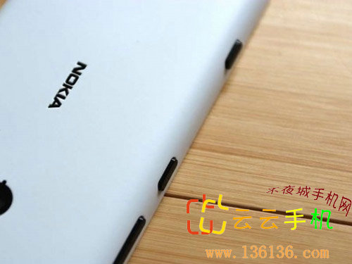 4˫WP8 ŵLumia 521ͼ