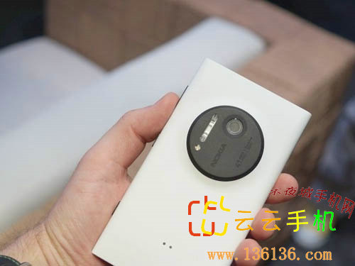 ɫ˫WP8廭 Lumia 1020ͼ